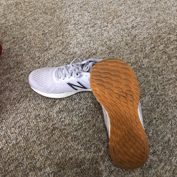 New Balance - Picture 3 of 9